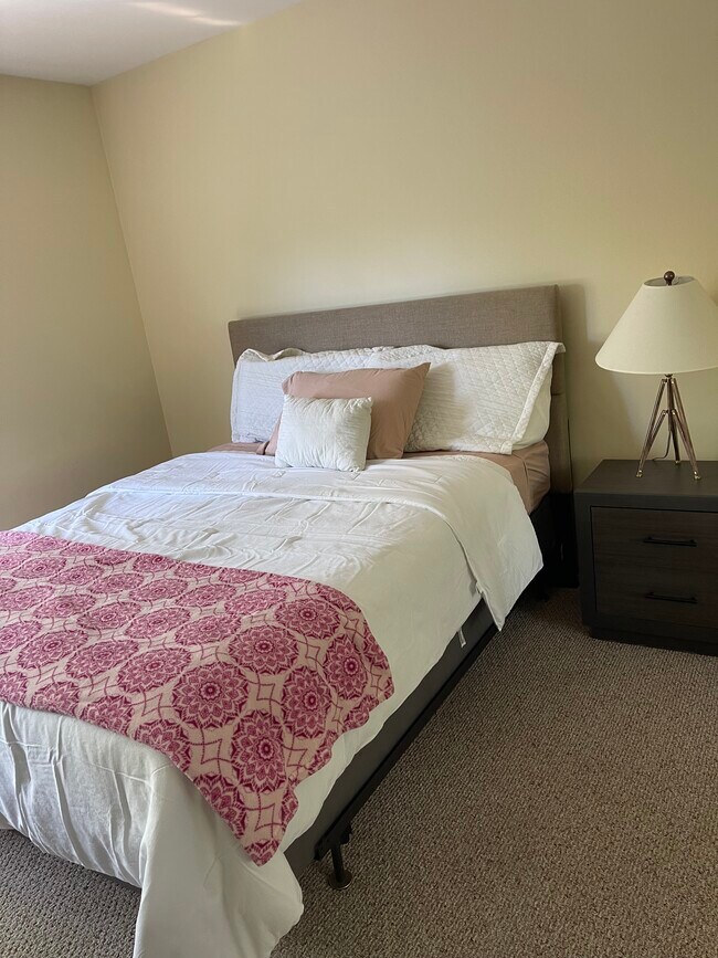 2nd bedroom - 1605 Dexter Ave