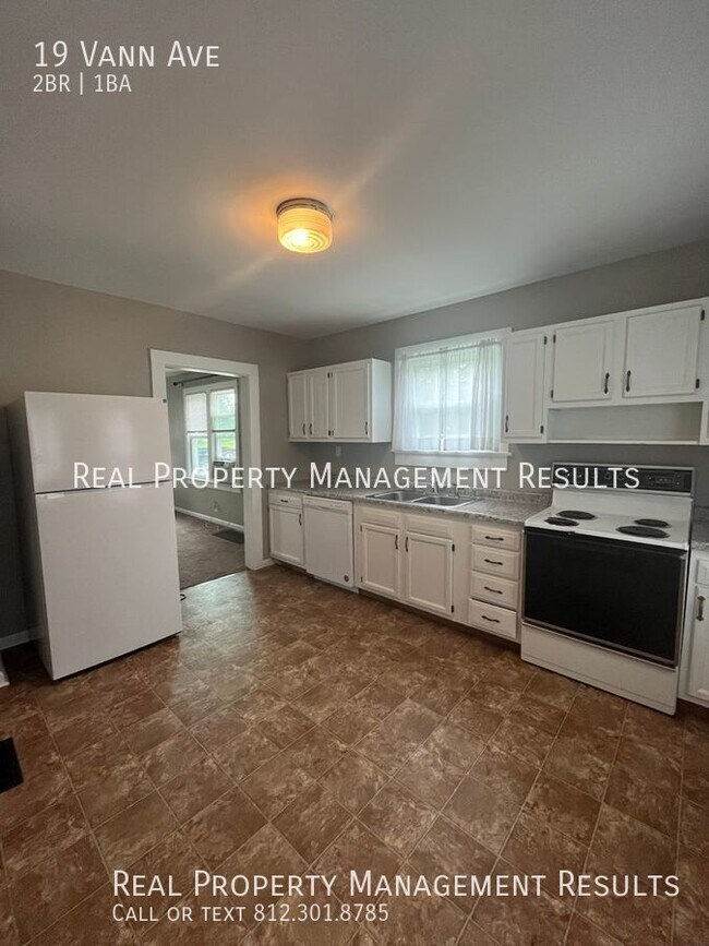 Building Photo - 2 Bedroom, 1 Bath Home, East Side