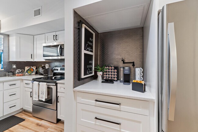 Foto del edificio - 50 Celestial Way