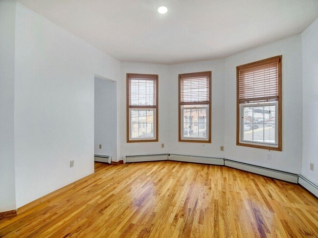 Foto del edificio - 921 Paterson Plank Rd