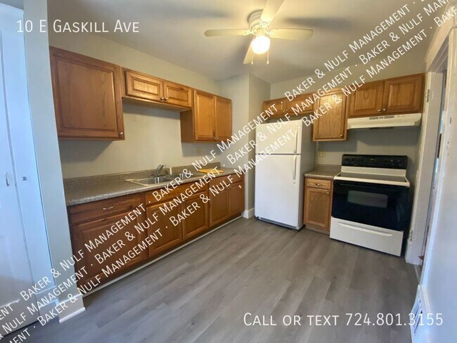 Building Photo - Pets Allowed! Duplex on Gaskill - Recently...