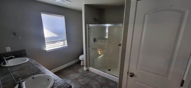 Foto del edificio - 4 Bed 2.5 Bath - NW Redmond