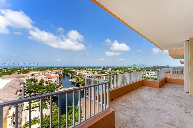 Foto del edificio - 785 Crandon Blvd