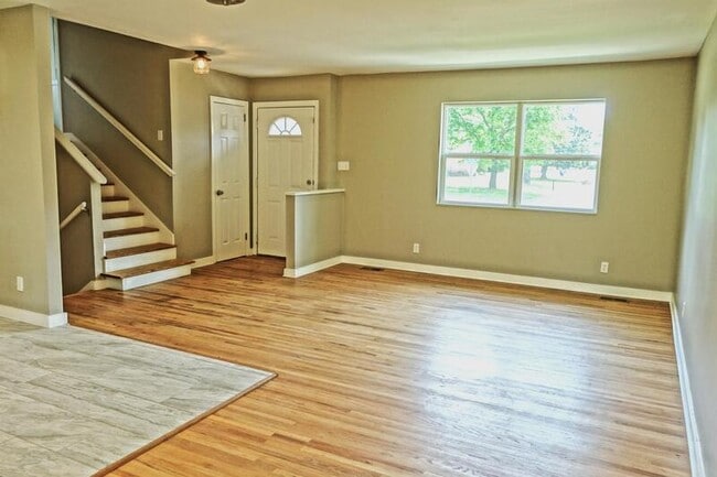 Building Photo - 1206 Oster Dr NW