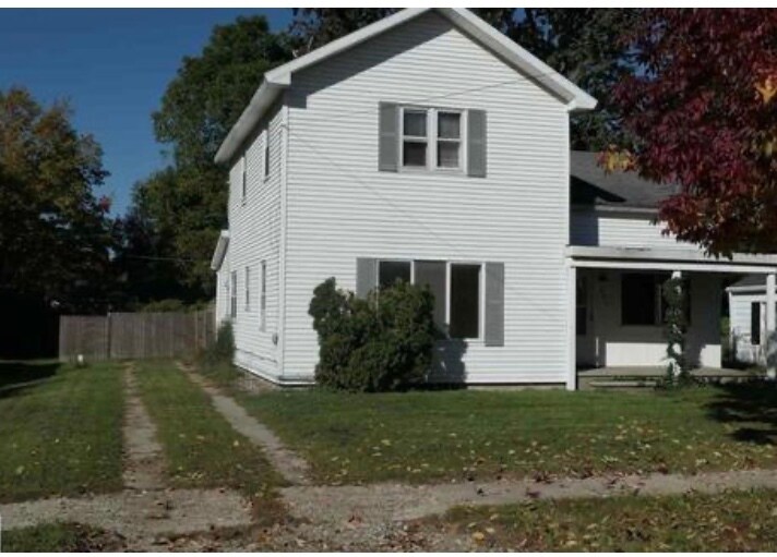 111 Cedar Ave, Alma, MI 48801 House Rental in Alma, MI