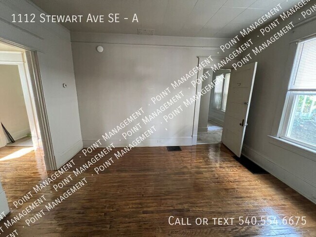 Building Photo - 1112 Stewart Ave SE
