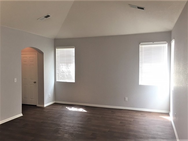 Building Photo - Beautiful Home in Aurora