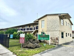 Building Photo - 3905 SW 78th Ct