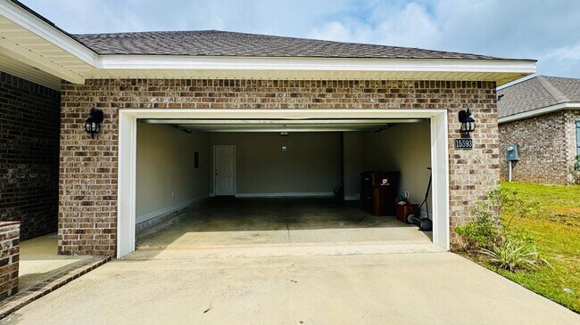 Foto del edificio - 15593 Arran Wy