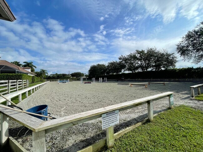 Foto del edificio - 14372 Equestrian Way
