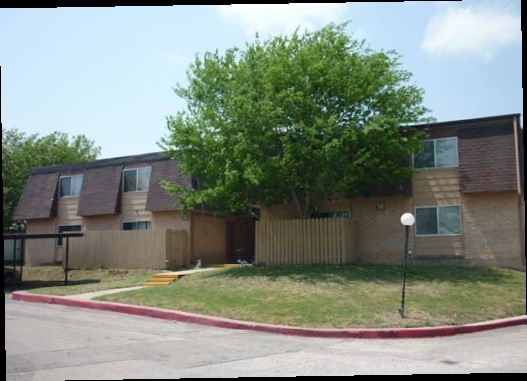 Building Photo - Arbour Oaks