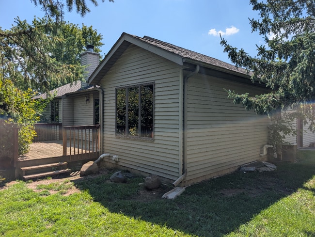 Building Photo - 1218 Point O'Woods Dr