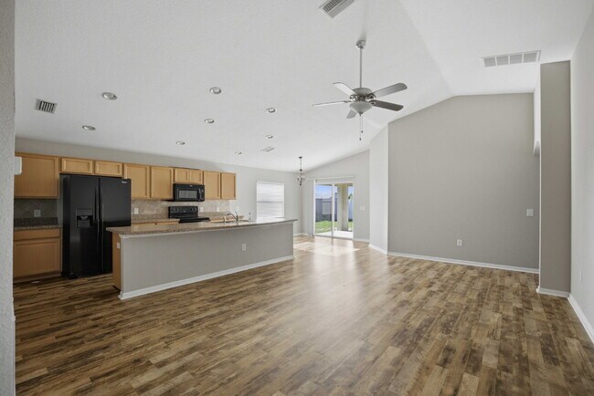 Foto del edificio - 4BR Gated Community Home with Fenced Yard, 2-Car Garage & Open Floor Plan