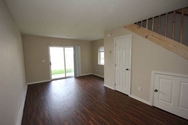 Building Photo - 144 3rd St W