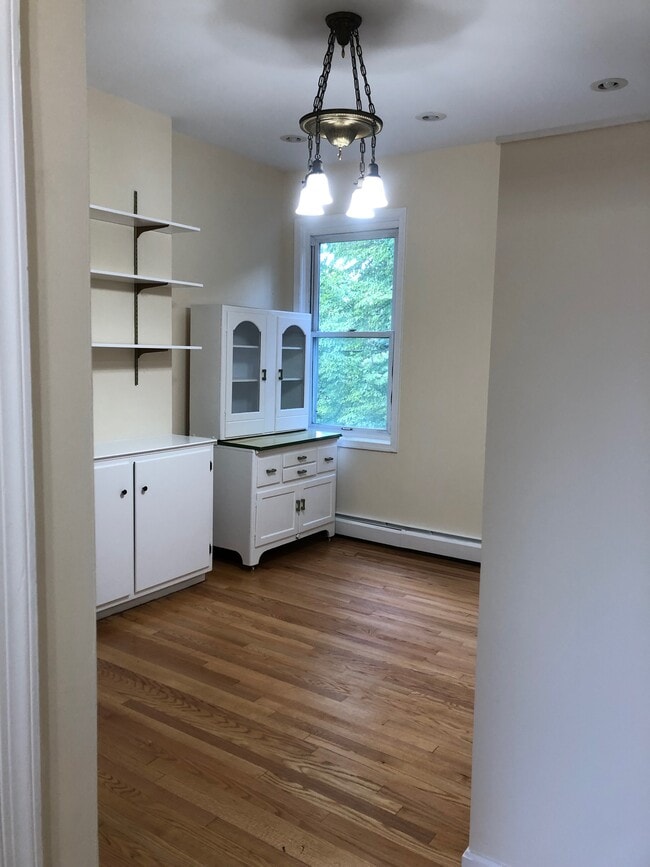 Building Photo - 136 6th St NE