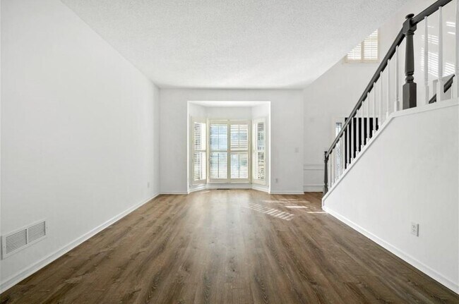 Foto del edificio - 10895 Glenbarr Dr