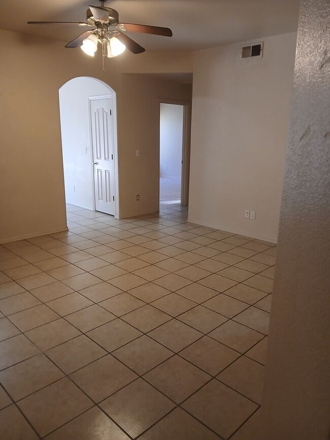 Foto del edificio - Great 3 Bedroom Home in Parkhill Estates off Del Rey