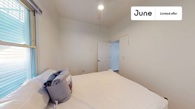 Foto del edificio - Private bedroom in 3 bed/1 bath Home