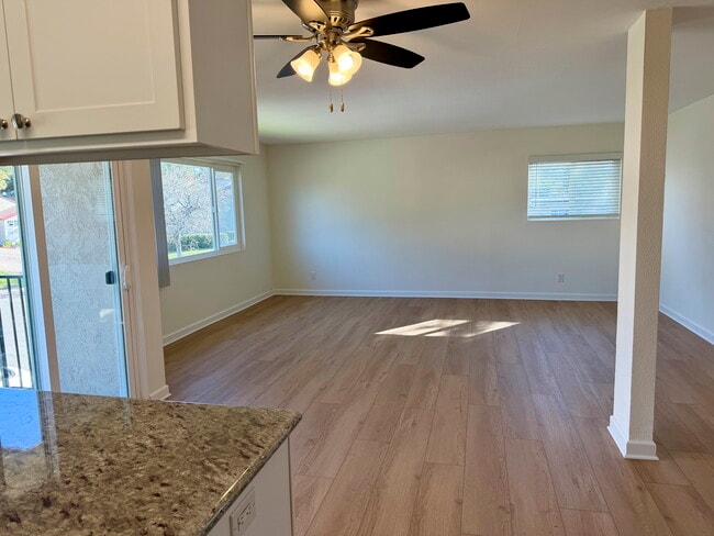 Fotografía del edificio - 247 Alestar St