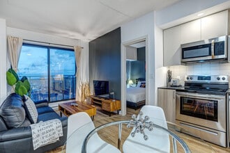 Building Photo - 2100 Rue de Bleury