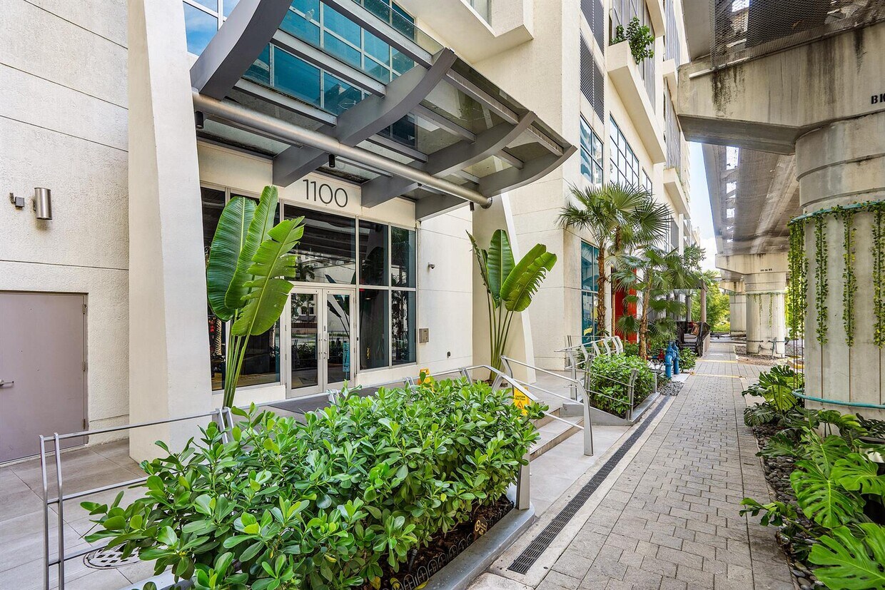 Primary Photo - 1100 S Miami Ave