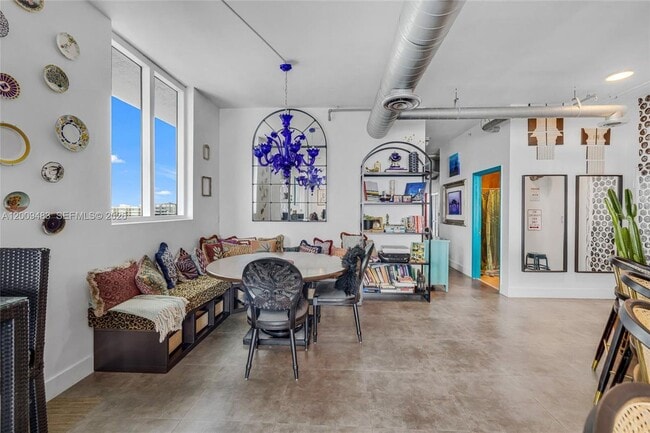 Foto del edificio - 700 NE 25th St
