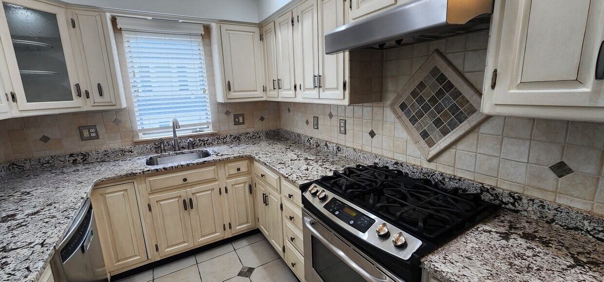 Kitchen - 175 Chestnut St
