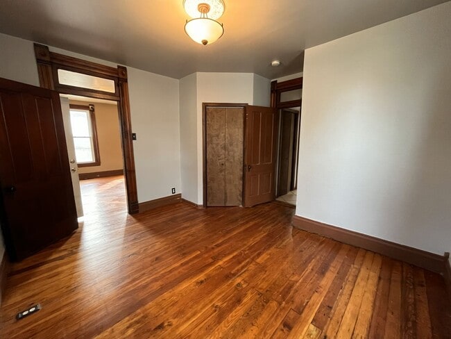 Foto del edificio - 2 Bedroom House For Rent