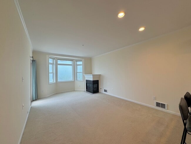 Building Photo - 2bd/2ba Kirkland Condo