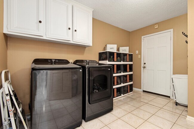 Building Photo - 16130 Hexham Dr