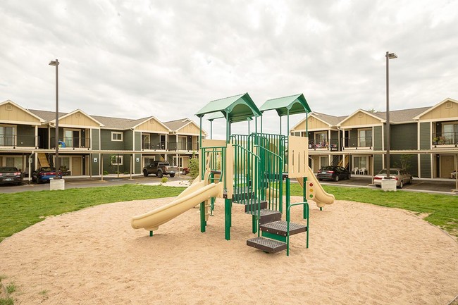 Building Photo - Fox Farm Townhomes