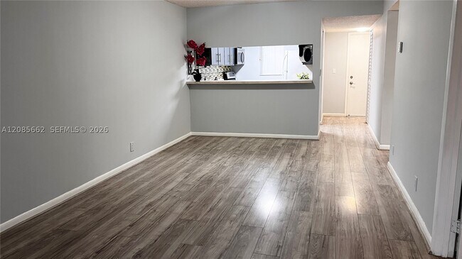Foto del edificio - 7610 Stirling Rd