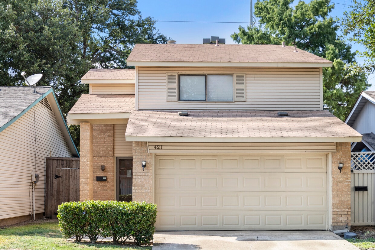 Primary Photo - 421 San Mateo Dr