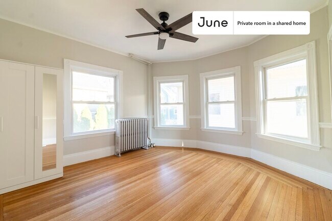 Foto del edificio - Room in Shared 5 bed/2 bath home
