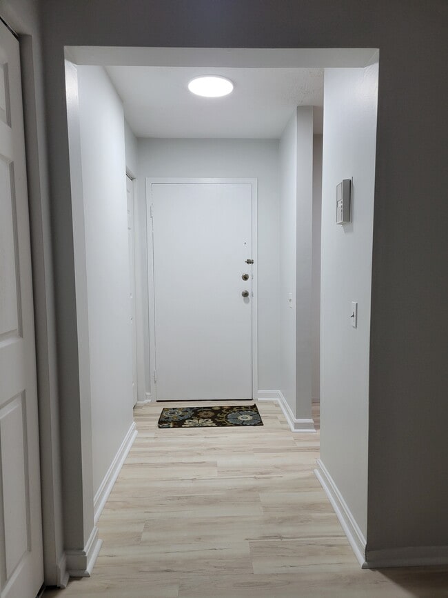 Building Photo - 12 Shrewsbury Green Dr