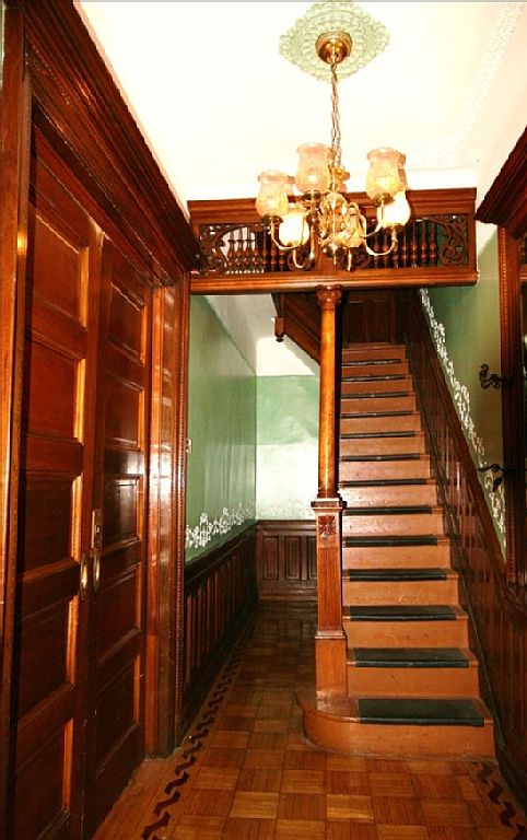 Building Photo - 686 Park Pl