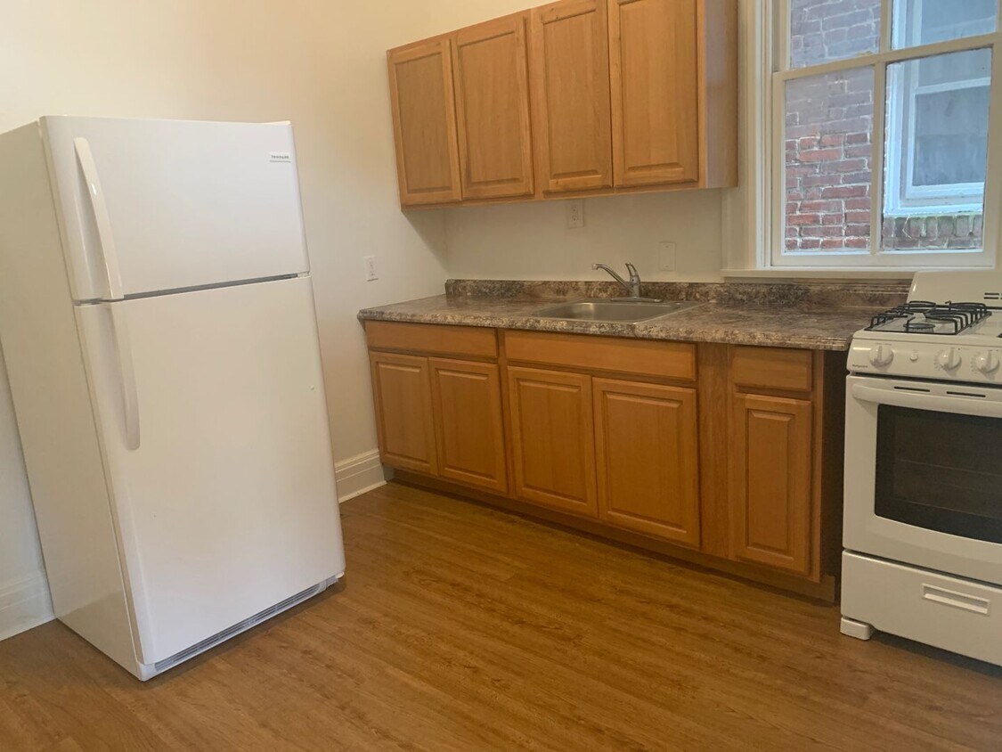 Building Photo - Studio/Efficiency in Downtown York - Video...