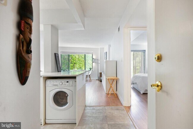 Foto del edificio - 2141 Wisconsin Ave NW