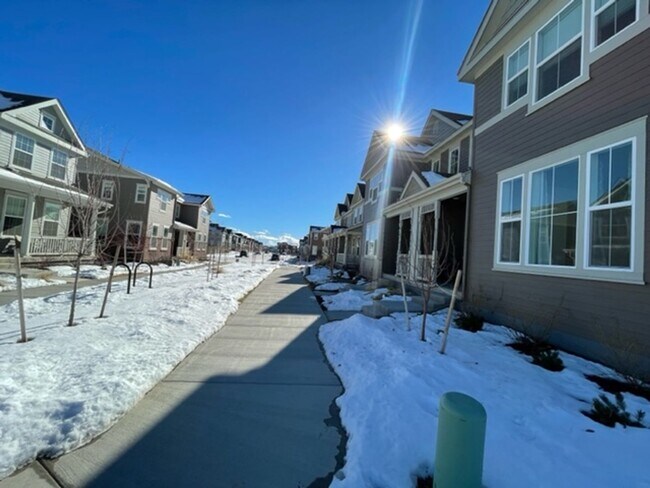 Foto del edificio - Beautiful & Spacious 4Bed, 3Bath In Breathtaking Erie Co,