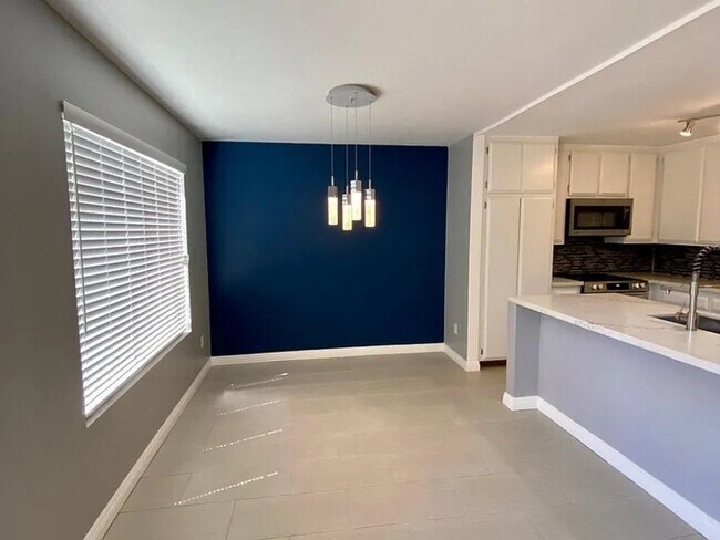 Foto del edificio - 450 W Vermont Ave