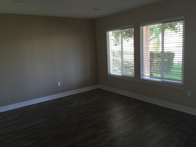 Foto del edificio - Riverside Home 4bd/ 2ba