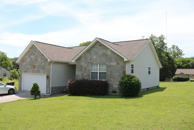 Building Photo - 1214 Adair Dr