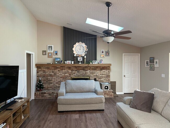 Foto del edificio - Desirable Bloomingdale Pool Home