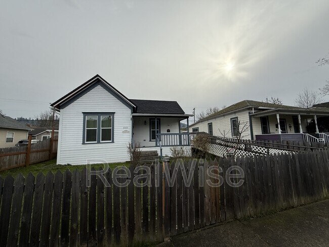Building Photo - 1321 SE Mill St