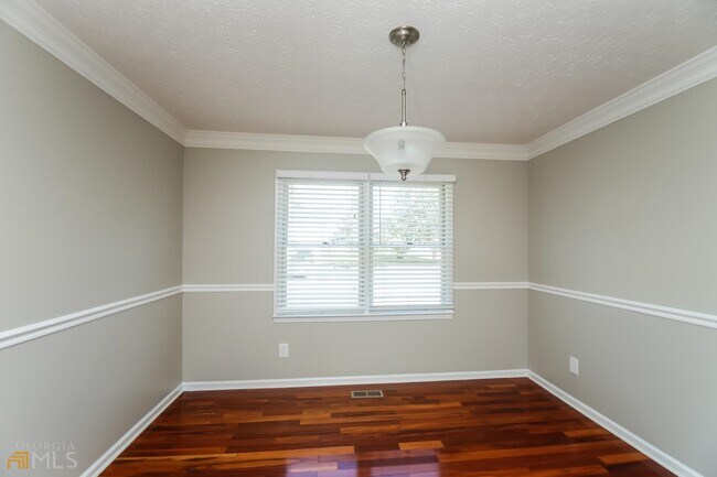 Building Photo - 465 Silverthorne Cir