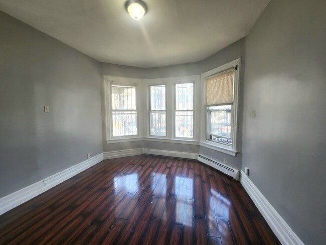 Foto del edificio - 266 1/2 Garside St