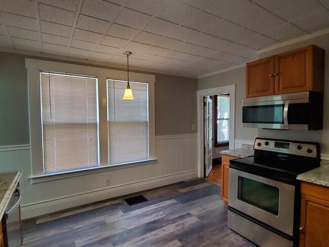 Building Photo - 136-138 West Center Street - Duplex