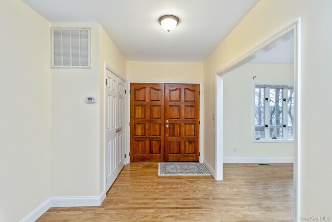 Foto del edificio - 451 River Rd