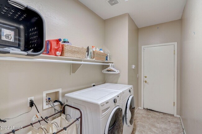 Building Photo - 10169 S 186th Ave