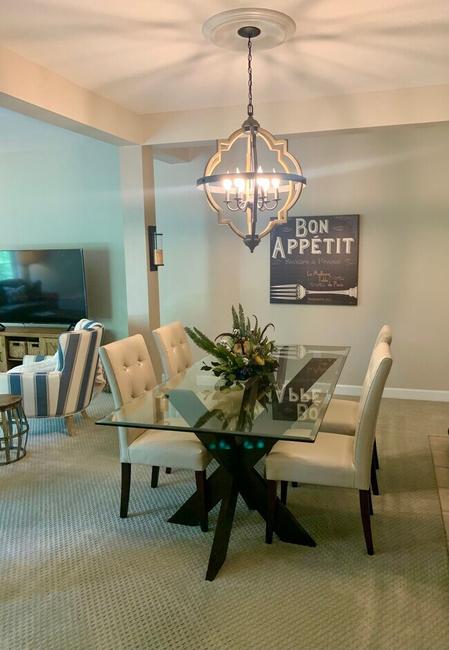 Foto del edificio - 1723 Woodbrooke Dr